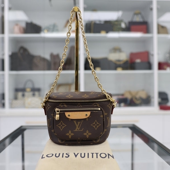 Louis Vuitton Handbags - SOLD/TRADED‼️Louis Vuitton Monogram Crossbody with Gold Chain